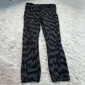 Lululemon Invigorate High-Rise Crop 23" Voltage Graphite Grey Black